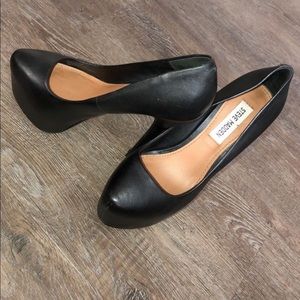 BLACK STEVE MADDEN PUMPS